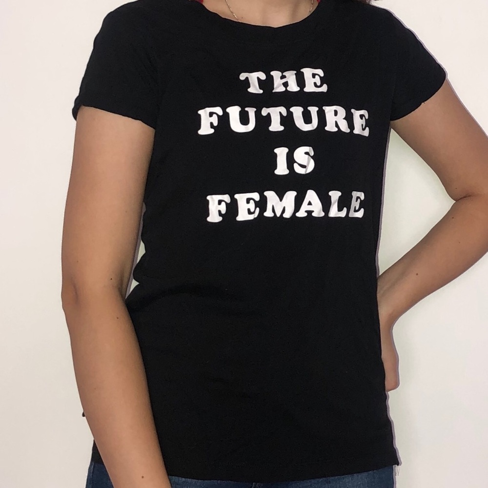 “The future is female” black T-shirt (SIZE SMALL)